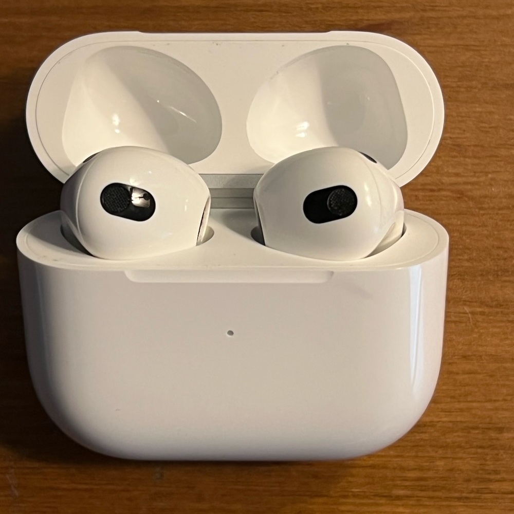 Apple air pods. Generation 3. W Apple care!